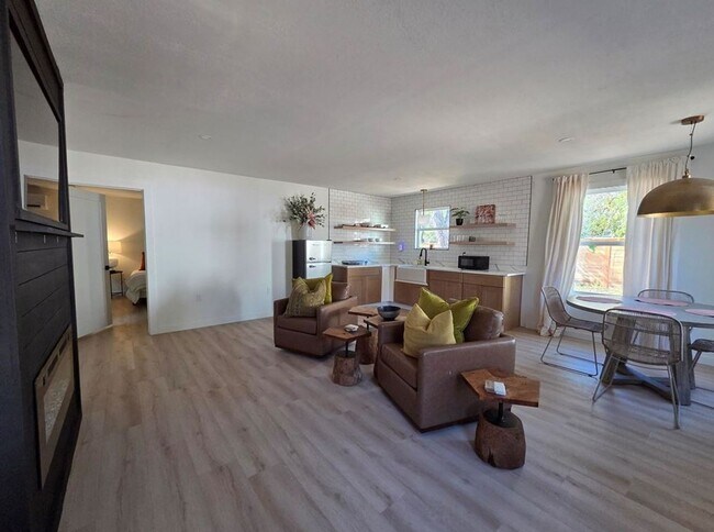 421 E Orchard
