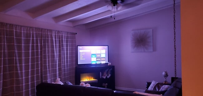 Sala de estar - 9012 Hemlock Dr