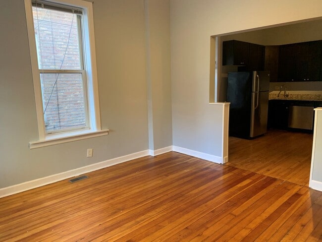 Building Photo - 843 N Winchester Ave Unit 1R