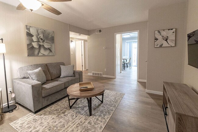 Photo - 801 N Ann St Unidad 7