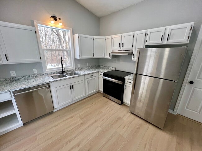 Kitchen - 40 Watch St Unit 1L