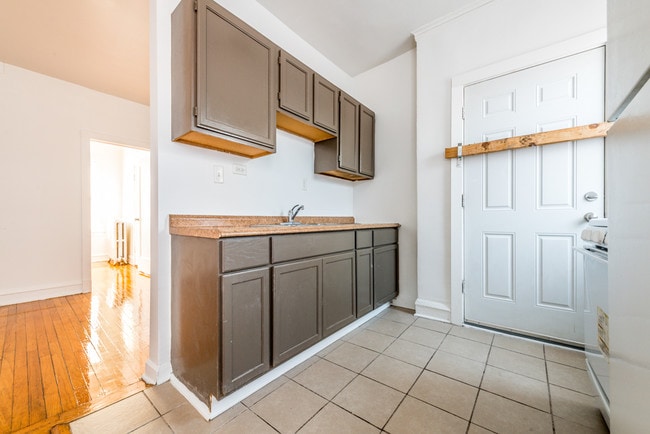 Photo - 7110-18 S Ridgeland Ave