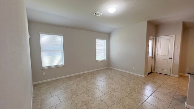 Photo - 4019 Spurwing Ln