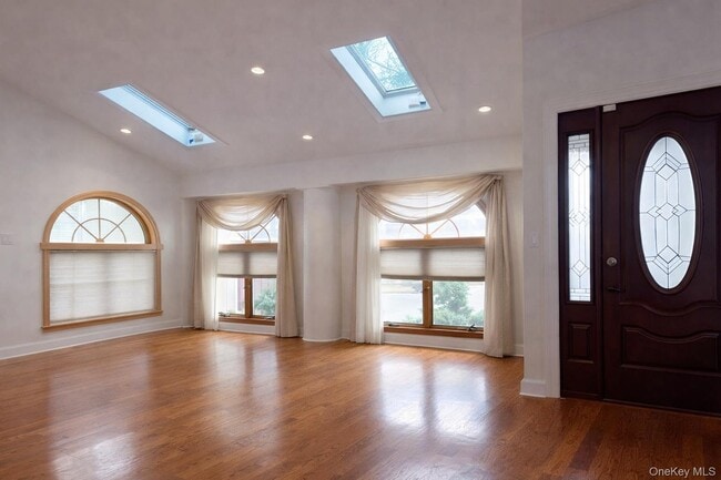 Photo - 45-44 Browvale Ln