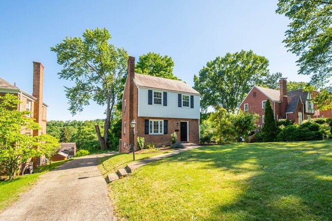 Photo - AVAILABLE JULY 1ST!! Don't miss this STUNNING 3 bedroom!