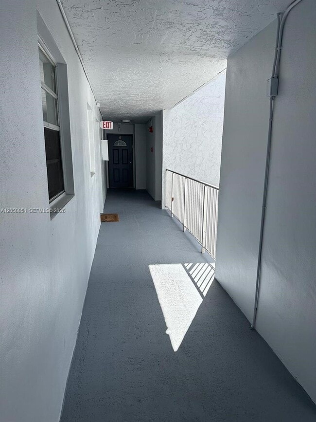 Photo - 9410 Live Oak Pl Unit 305