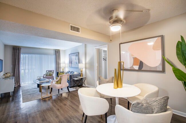 Del Oro Apartment Homes