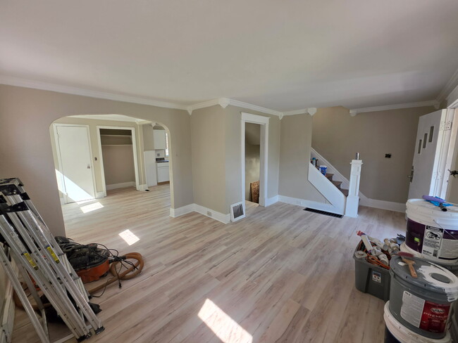 Photo - 2450 La Salle Ave