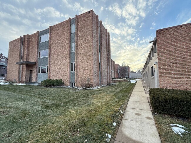 Photo - 100 W 17th St Unit 2