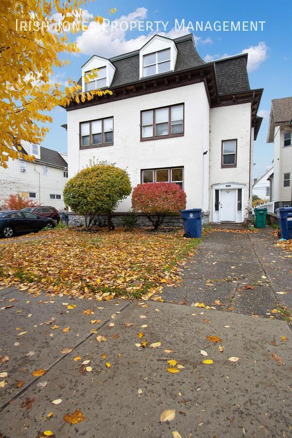 Photo - 608 Niagara St Unit Lower