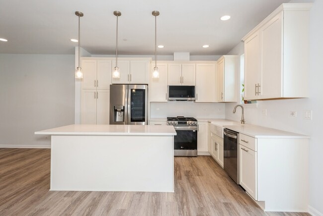 Photo - 491 Woodmoor Dr