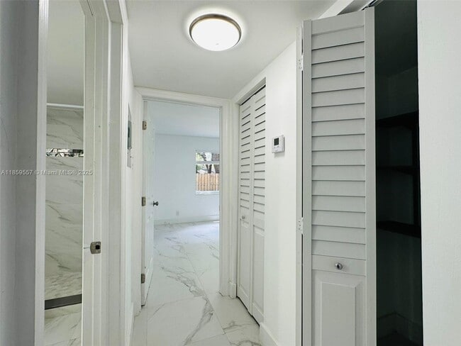 Building Photo - 414 SE 14th St Unit 4 Rental