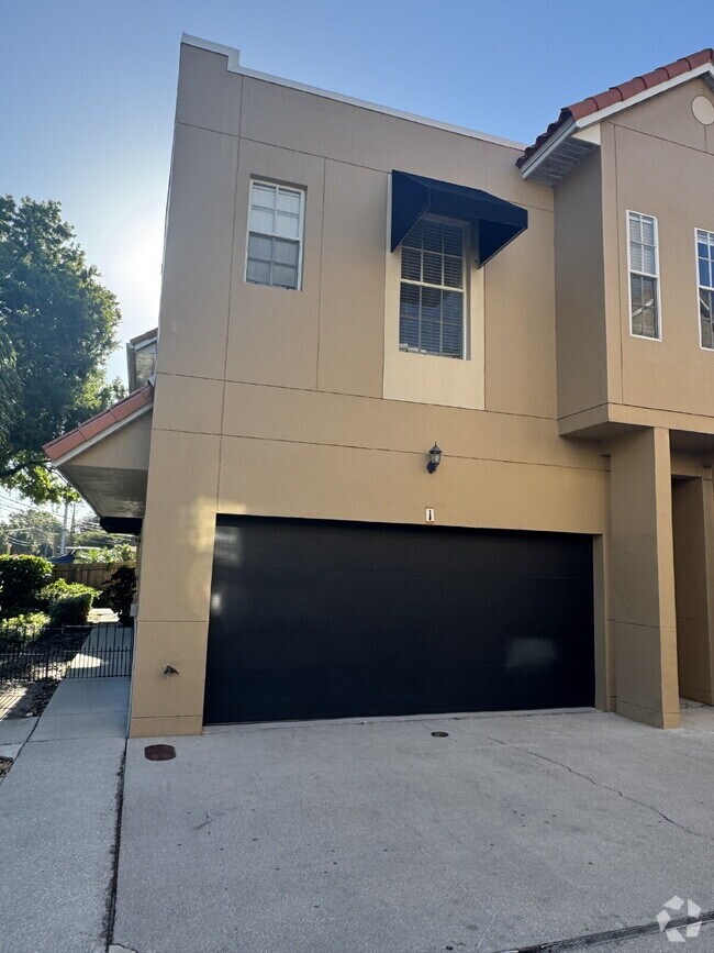 Building Photo - "Spacious 3-Bed Townhouse Retreat in Tampa... Unit 3210 W HORATIO ST, 1