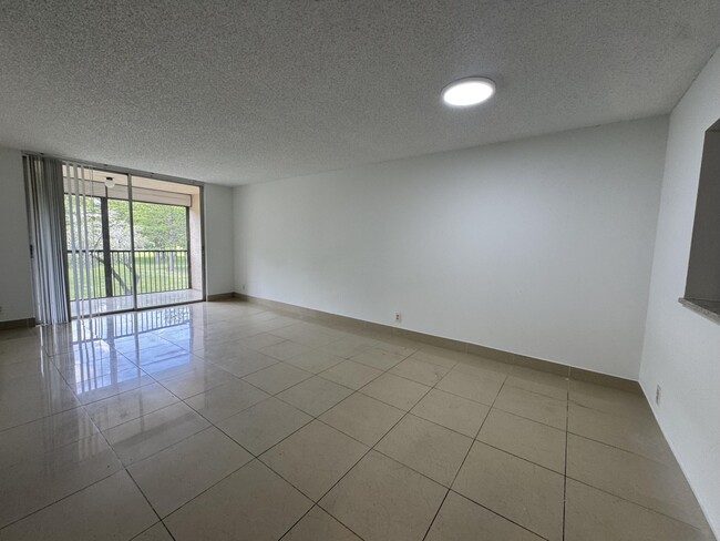 Photo - 7770 NW 50th St Unidad 209