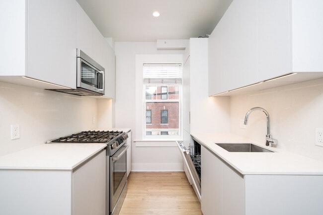 Building Photo - 17 Forest St