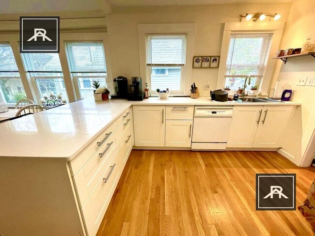 4 bedroom in Brookline MA 02446 - 4 bedroom in Brookline MA 02446 Condo Unit 2