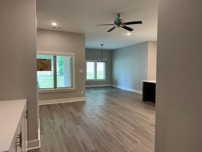 Photo - 5021 Springwood Cir