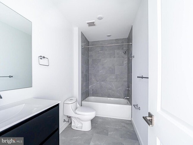 Photo - 2403 W Thompson St Unit 4