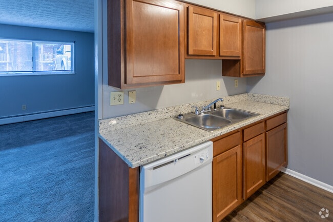 2 BR, 1BA - 1,000 SF