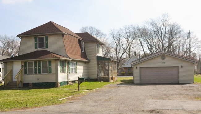 Photo - 215 S 9th St