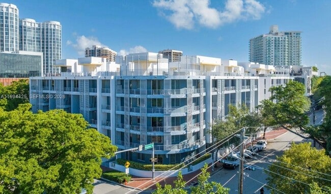 Building Photo - 3339 Virginia St Unit 127