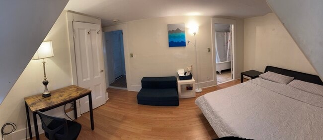 3rd floor studio - 21 Royall St