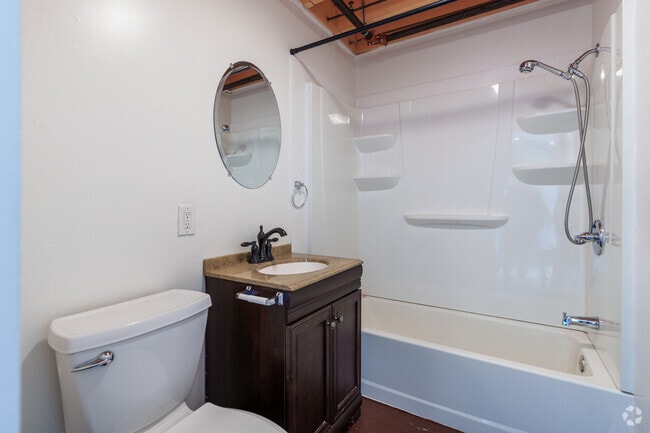 1BR, 1BA - 900SF - Bathroom