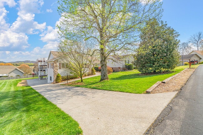 Photo - 318 Cheestana Way