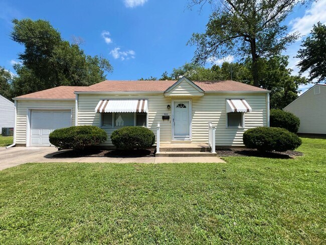 Building Photo - SEE IT NOW: Cozy 2-Bed, 1-Bath Ranch in Qu... Rental