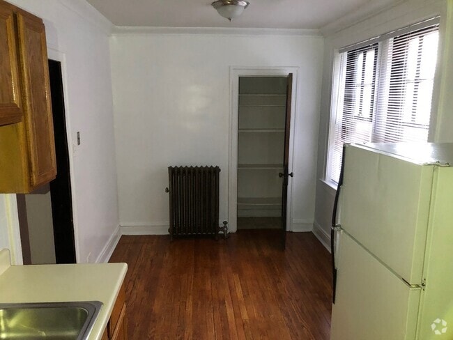 Building Photo - 4027 W School St Unit 4037-B2 Rental