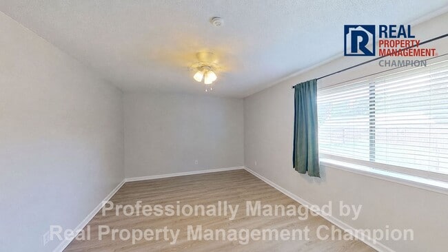 Photo - 301 Dennis Rd