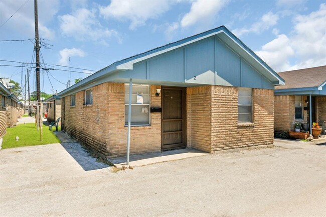 Building Photo - 5708 Pickfair St Unit A Rental