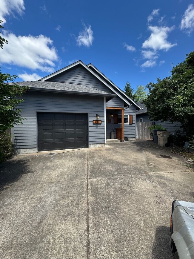 Light & Airy 3 Bedroom 2 Bath Home - Pets ... - Light & Airy 3 Bedroom 2 Bath Home - Pets ...