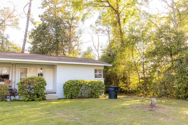 Photo - 1343 Charlotte St