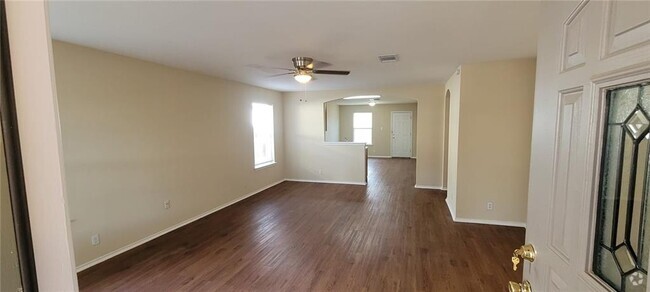 Building Photo - 4011 Reeders Dr Rental