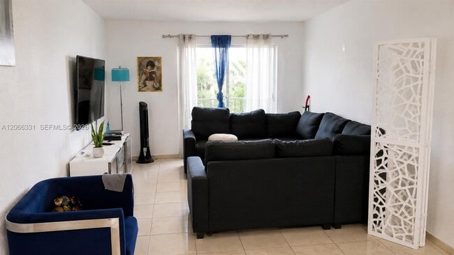Photo - 17901 NW 68th Ave Unidad T104