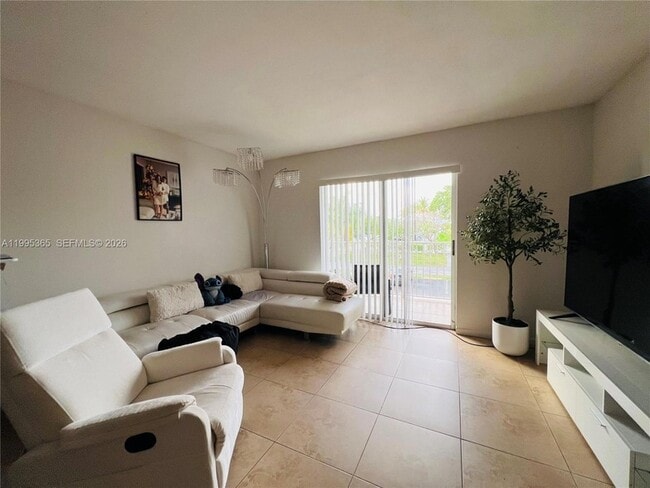 Building Photo - 8200 SW 210th St Unit 113