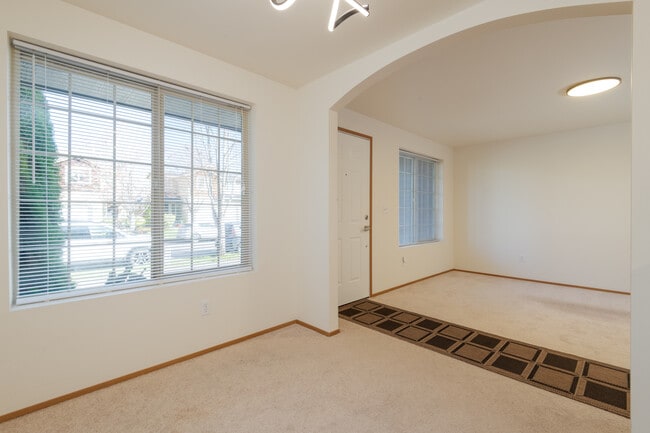 Photo - 2732 Hidden Springs Loop SE