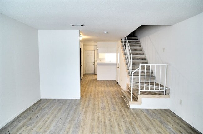 Photo - 9563 Olde Towne Row