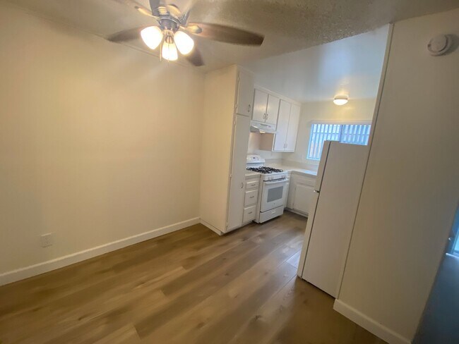 Photo - 4557 Bancroft St Unidad 2