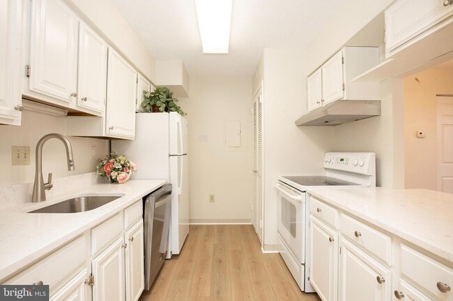 Photo - 1808 Old Meadow Rd Unit 507