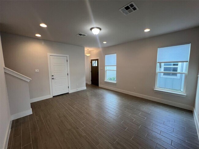 Photo - 509 Peace Dr