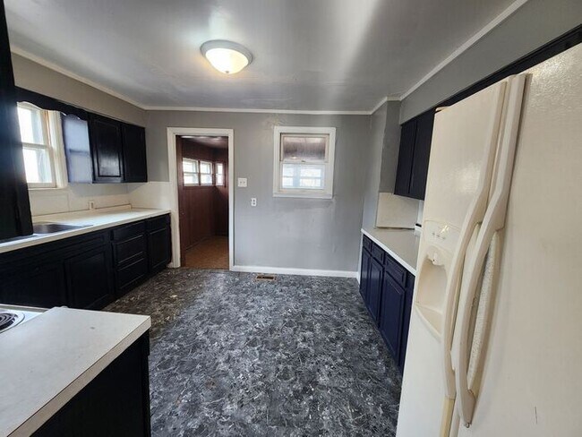 Photo - Large 3 Bedroom House - Pets Welcome!!