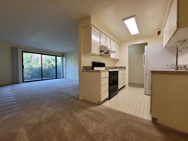 Photo - Conveniently located South Kirkland near Downtown-Laurel Park Unit 228