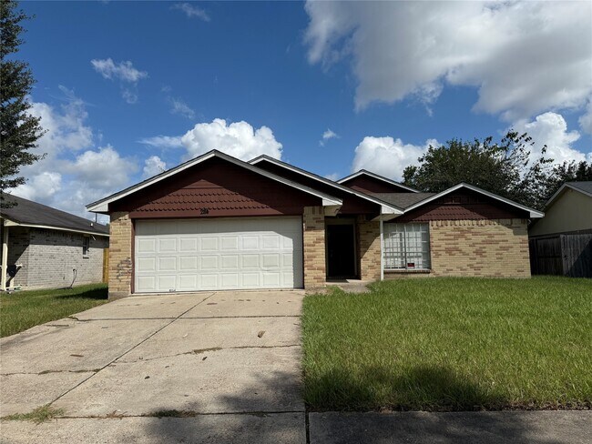 Building Photo - 2114 W Greens Rd