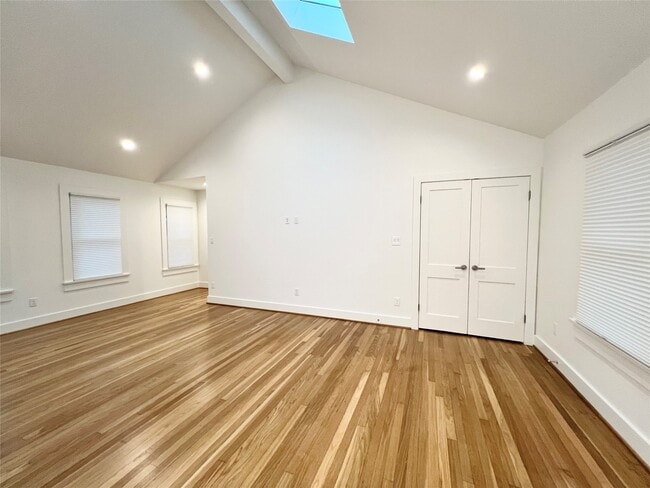 Building Photo - 1419 Branard St Unit 1/2