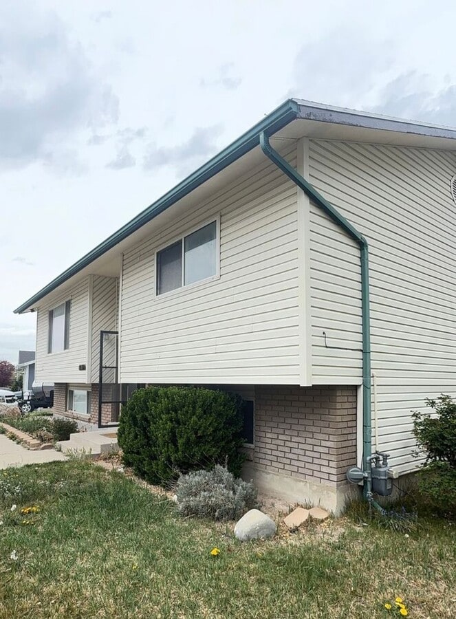 Photo - **Coming Soon** 5 bd/ 2 bath Home!