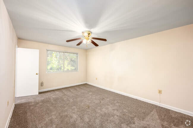 2BR, 2BA - 988SF - Bedroom