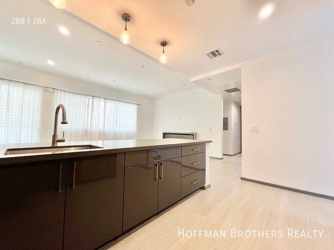 Photo - 1065 S Wooster St Unidad 102