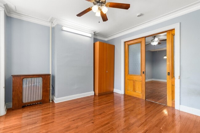 Photo - 21 49th St